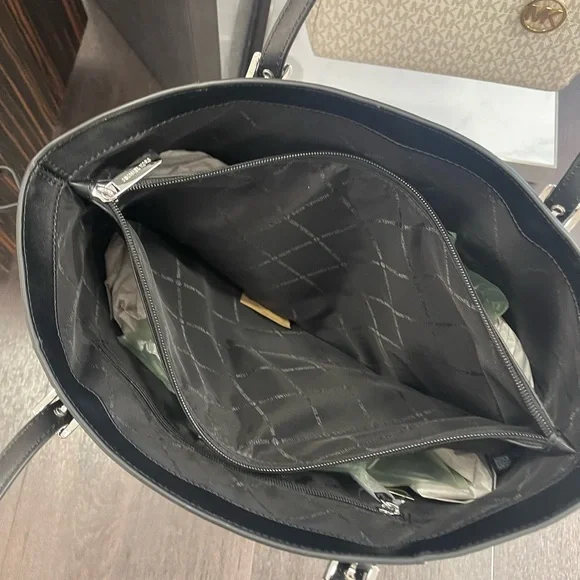 MICHAEL KORS Voyager Large Color-Block Metallic Signature Logo EW Tote Shoulder - Picture 8 of 16